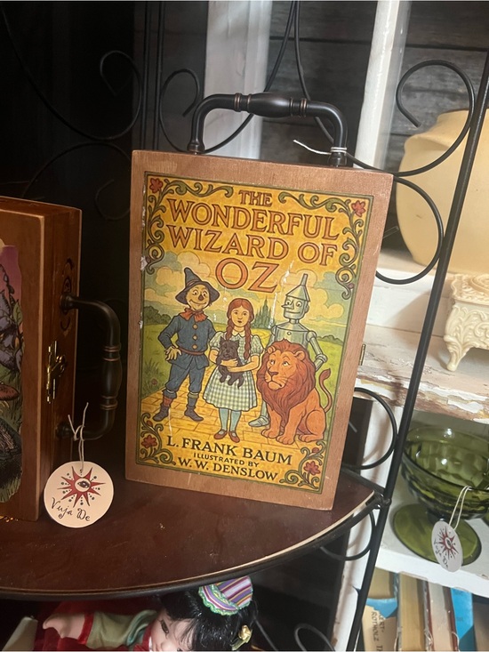Handmade Other - The Wonderful Wizard of Oz Wooden Cigar Trinket  Box /Purse- Brown